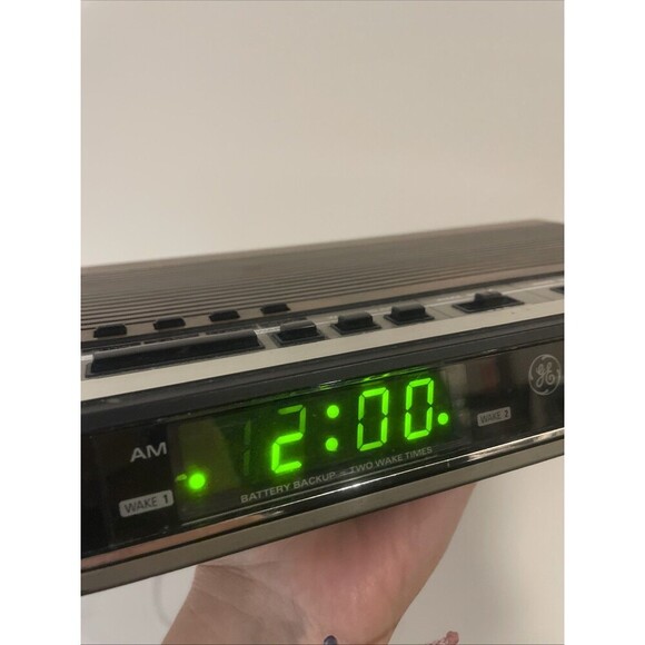 Vintage GE General Electric 7-4638A Woodgrain Digital Alarm Clock - Picture 9 of 9